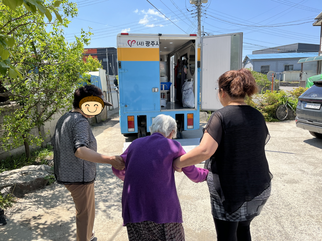 5月 취약계층 이동목욕 봉사활동 절찬 속에 진행중 썸네일